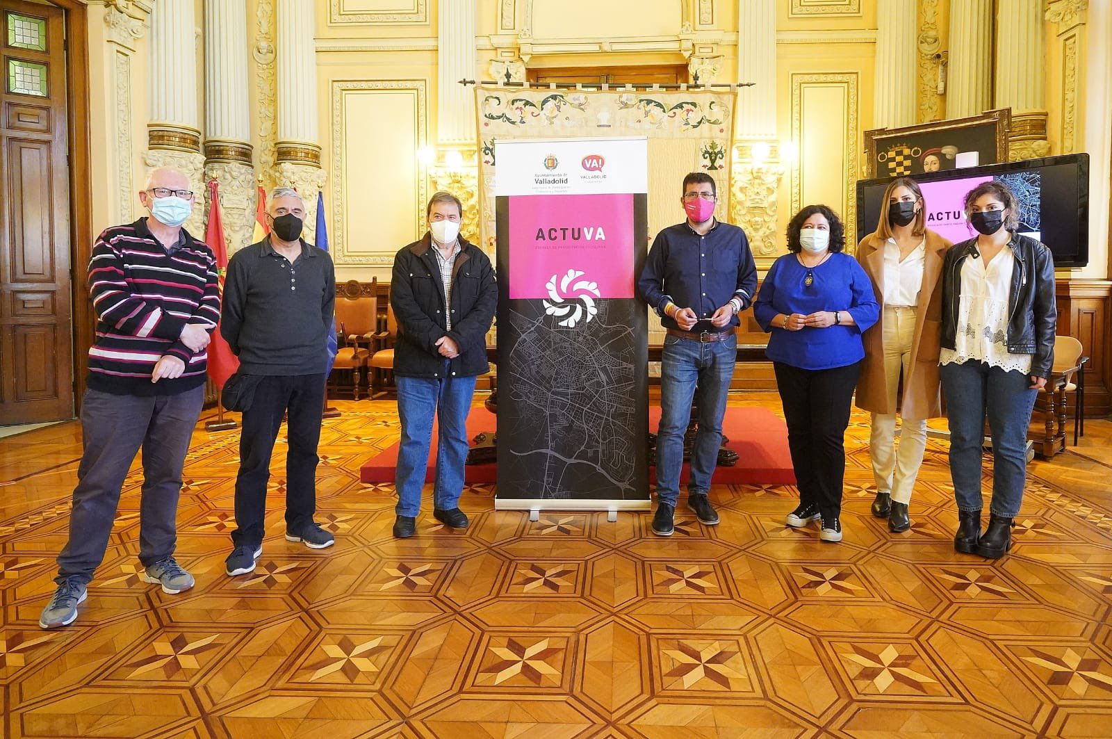 Alberto Bustos junto a representantes de distintas asociaciones en la presentación de ACTUVA