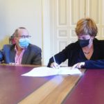 María Sánchez firma de la compra del accionariado de NEVASA