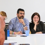 Alberto Bustos y María Sánchez durante un encuentro con colectivos locales