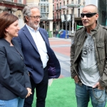 María Sánchez y Manuel Saravia con David aja