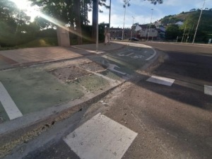 VTLP denuncia una infraestructura ciclista mal ejecutada en la calle Eras que pone en riesgo la seguridad ciudadana