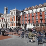 El Ayuntamiento concede un segundo plazo para el pago de la tasa de terrazas después de asegurar que la prórroga de mayo sería la última