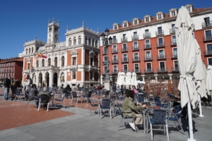El Ayuntamiento concede un segundo plazo para el pago de la tasa de terrazas después de asegurar que la prórroga de mayo sería la última